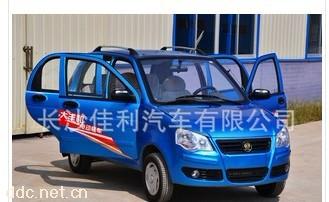 家用轻型4座色电动轿车