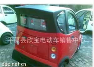 欣宝红色轻型老年人电动汽车