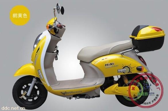 阿莎玛800W小龟王黄色电动摩托车