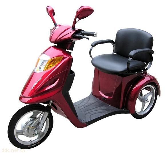 老年人单人休闲三轮电动代步车