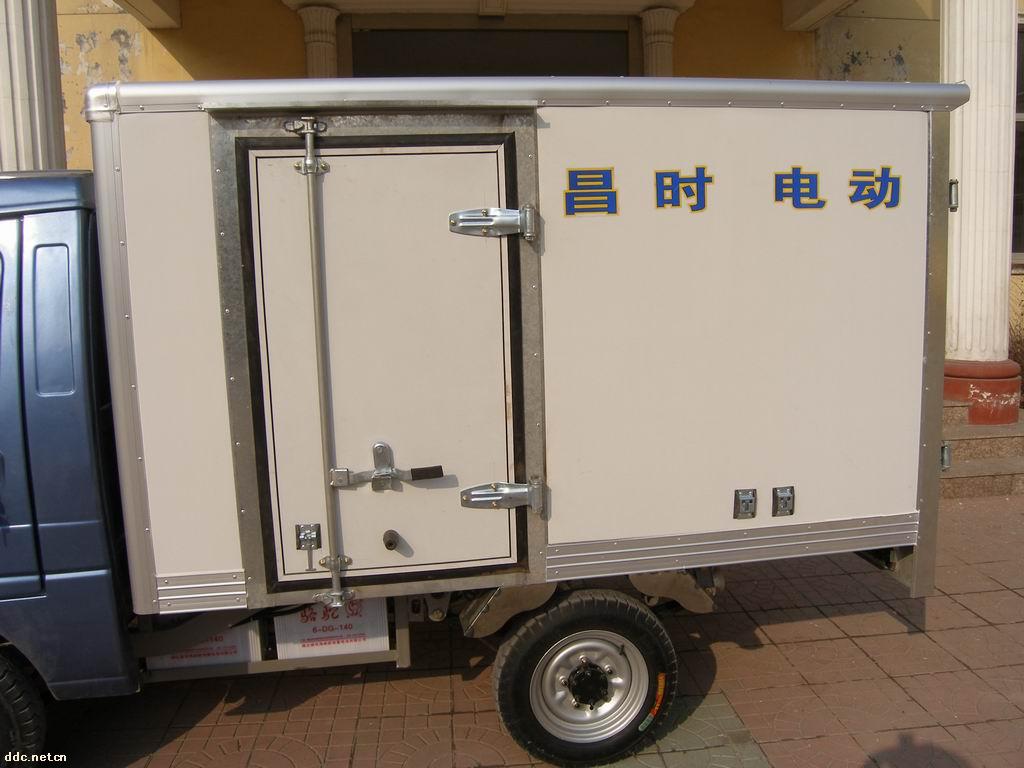 集装箱式载货电动四轮车