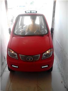 全封闭四轮代步车