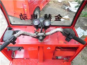 拉客三轮车