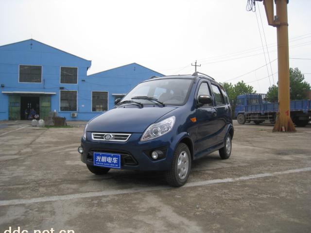 光明家庭型电动轿车