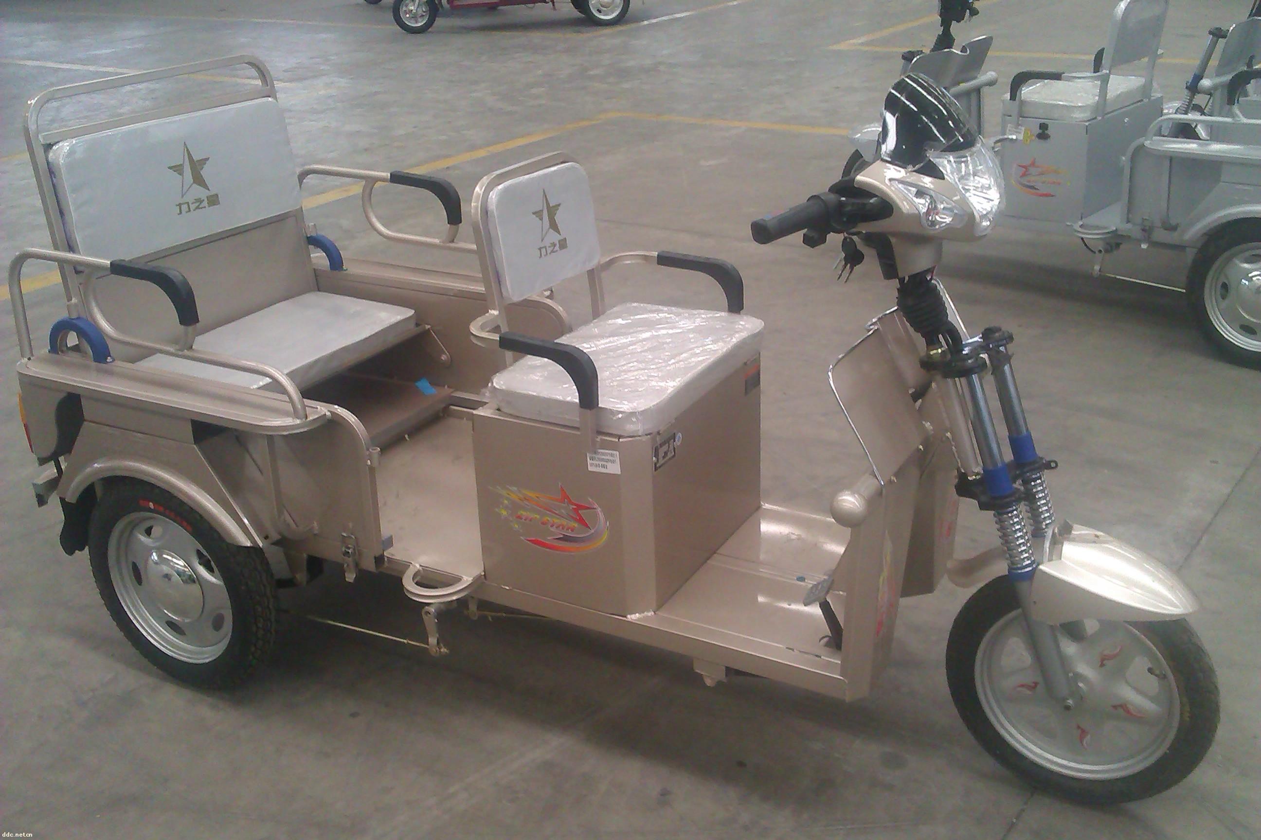 电动三轮休闲车