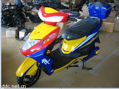 迅鹰48V油电两用摩托车