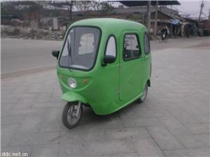 全封闭电动三轮车