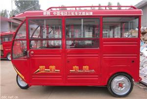 明鹤封闭式电动客运三轮车