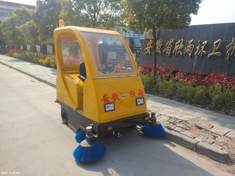维路洁半封闭式电动清扫车