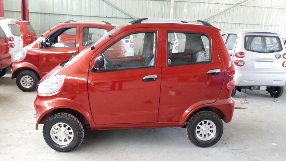 铁壳四门代步车