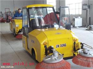 滚刷式电动扫地车