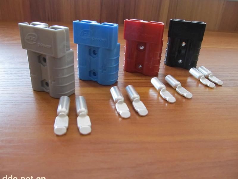 UPS电源充电插头