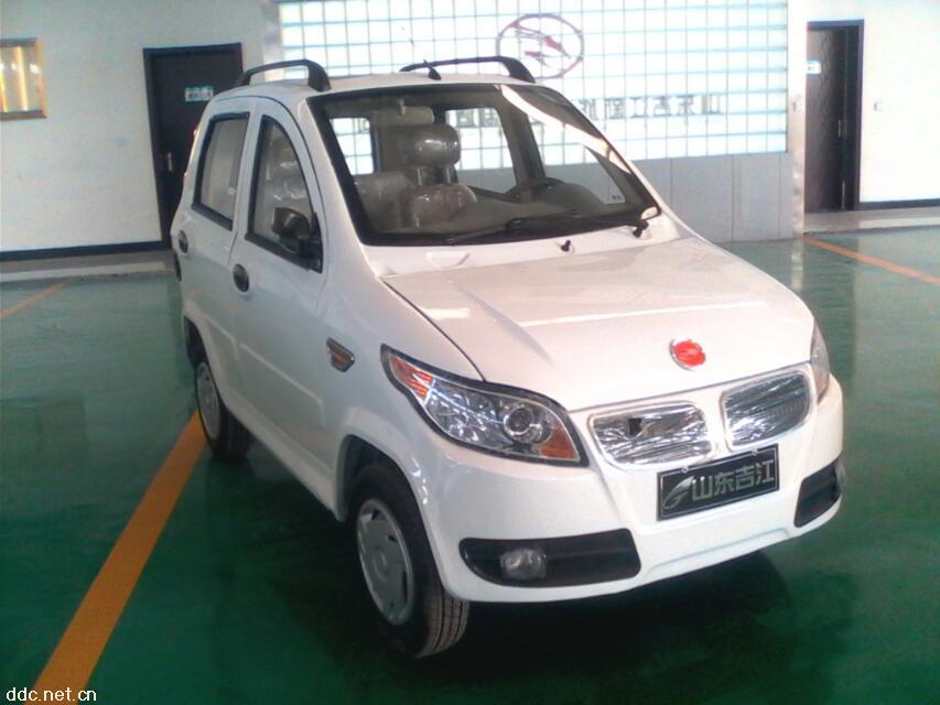 铁壳宝马款代步车