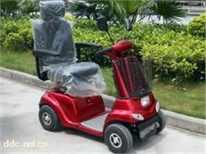 一座纯电动老年便捷代步车