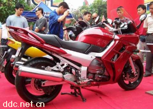雅马哈FJR1300大排量摩托车