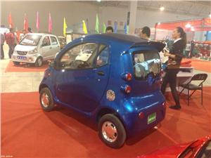 全封闭老年代步车