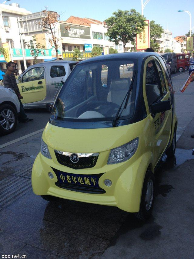 电动四轮代步车