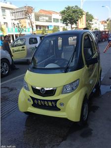 电动四轮代步车