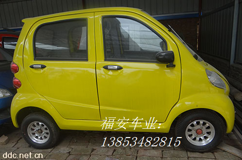 全封闭四轮电动汽车