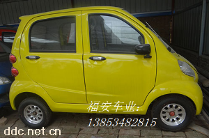 全封闭四轮电动汽车