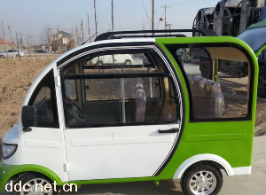 微奔三门三座型电动汽车