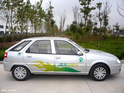 奥新AEV1纯电动轿车