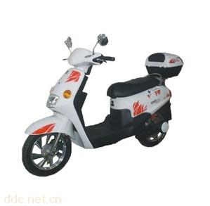 日阳卡地亚Q5白色电动摩托车