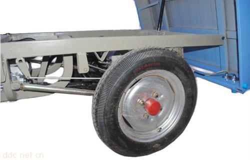 江苏福天乐春兰豹油电两用三轮车局部