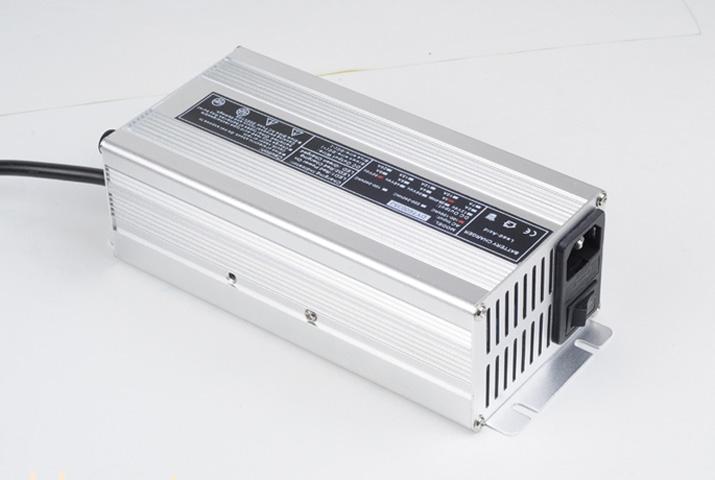 年底大促销DYT24V8A-C电动车/锂电池/洗地机充电器