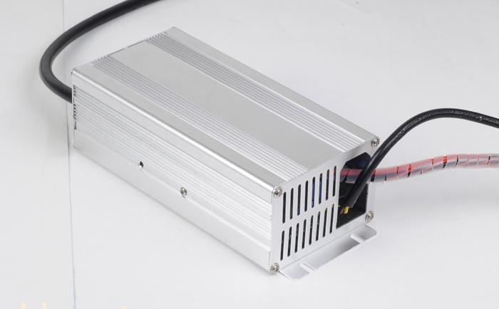 年底大促销DYT24V3A-C电动车／锂电池充电器