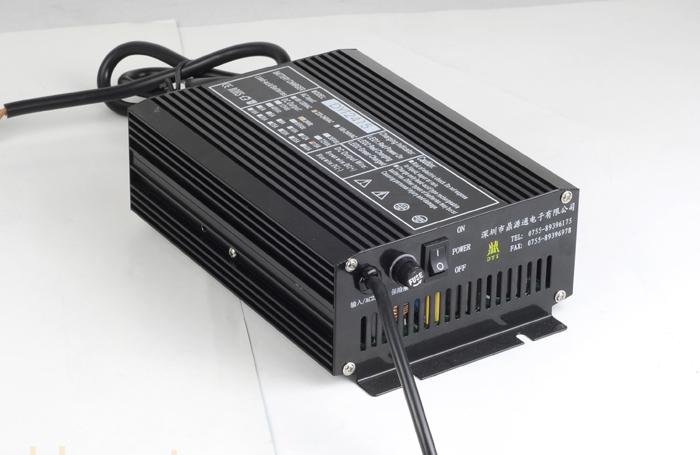 供应DYT24V15A-C半电动叉车/托盘车/洗地机充电器